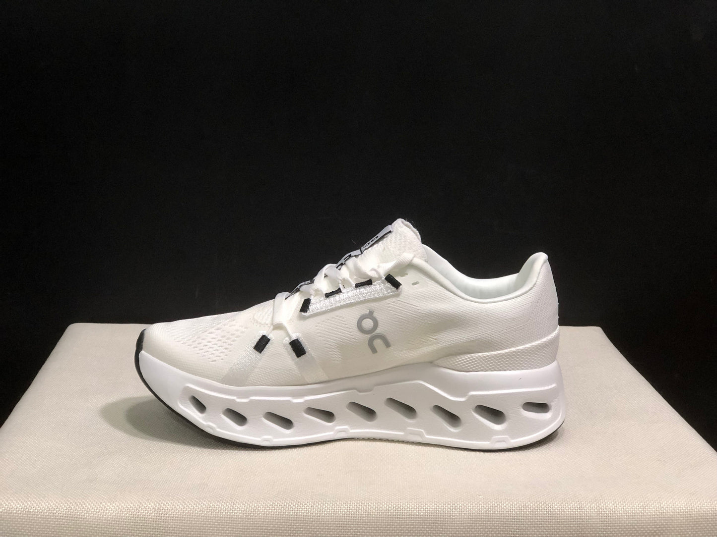 ON CLOUDECLIPE BRANCO