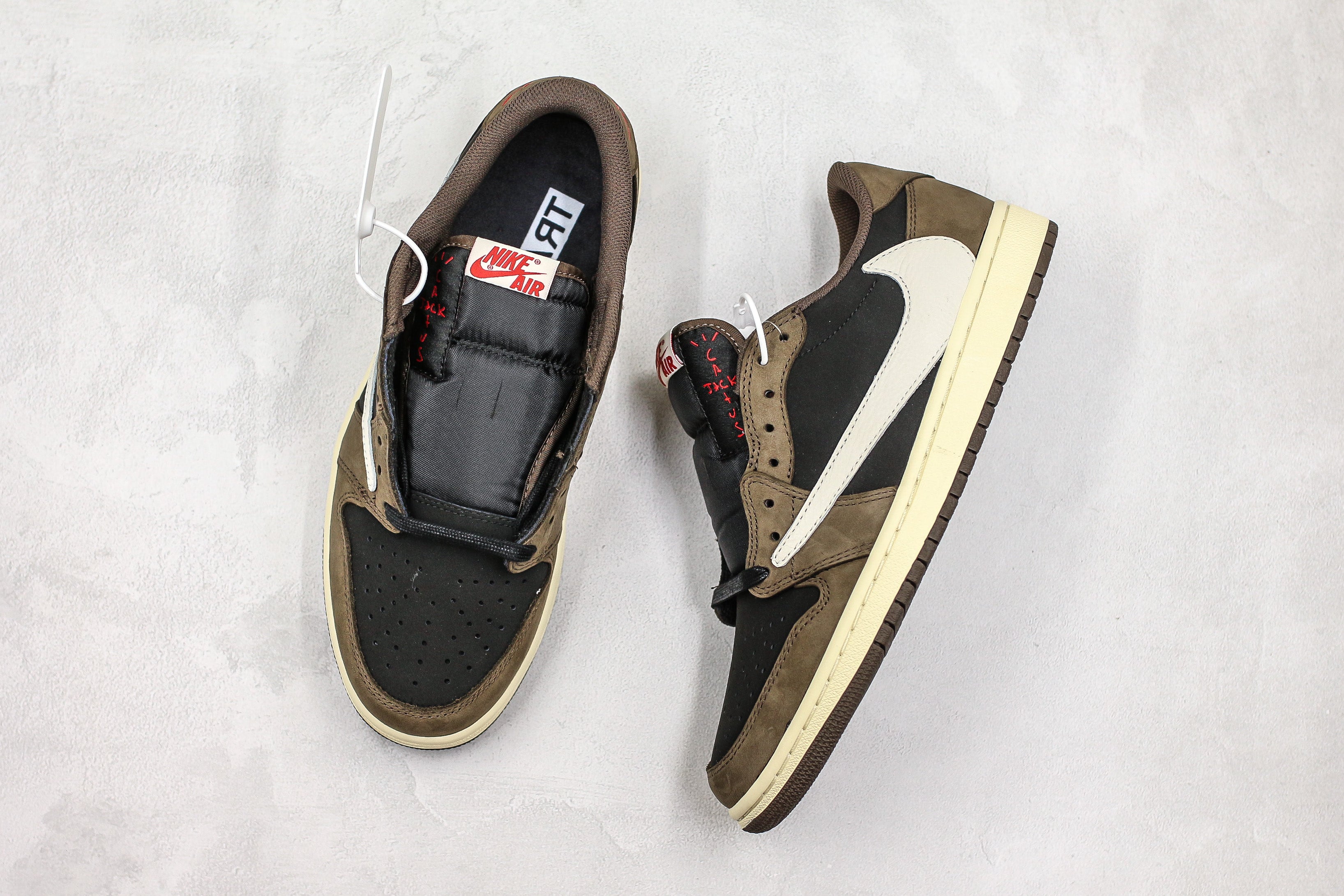 Air Jordan 1 Low x Travis Scott “Mocha”