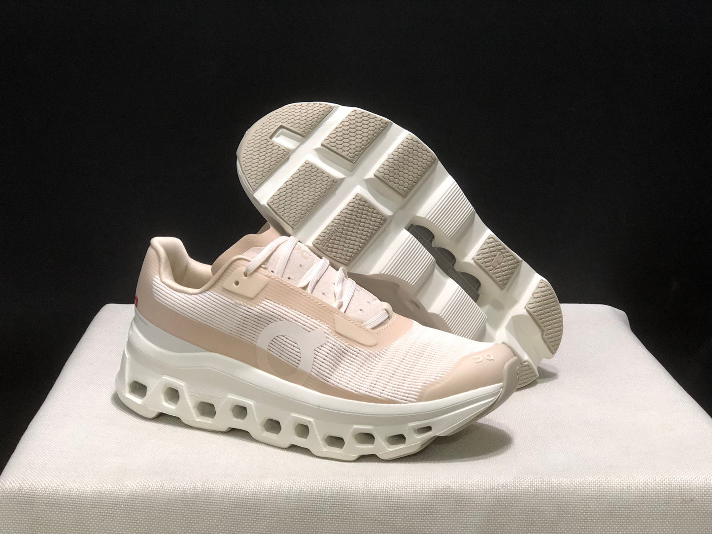 On Cloudmonster Void “Dew/ Ivory”